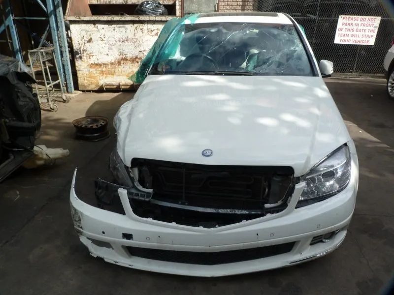 2010 Mercedes-Benz C-Class 271 view 2
