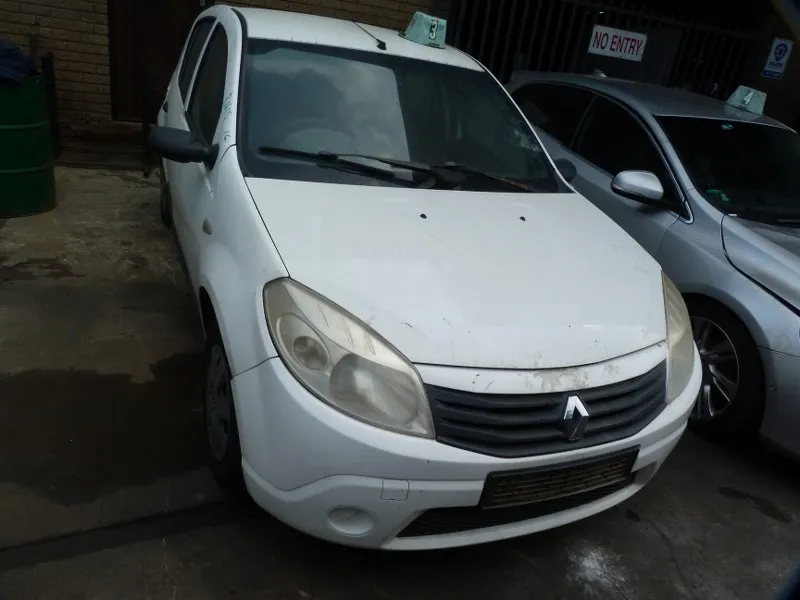 2010 Renault Sandero K7M view 2
