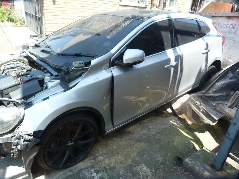2014 Volvo V40 D5204T view 3