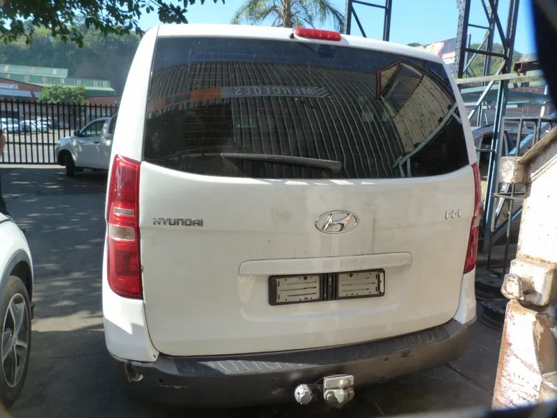 2013 Hyundai H-1 D4CB view 6