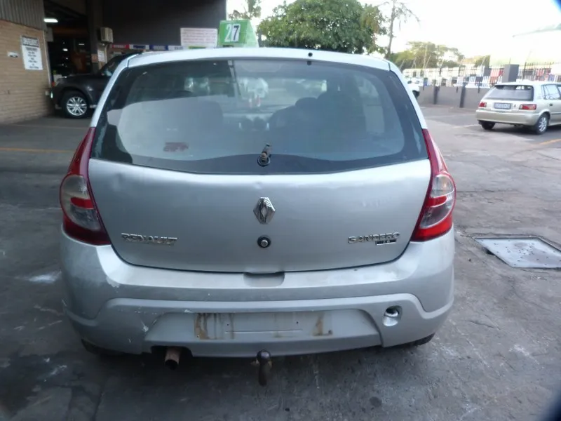 2012 Renault Sandero K7M view 4