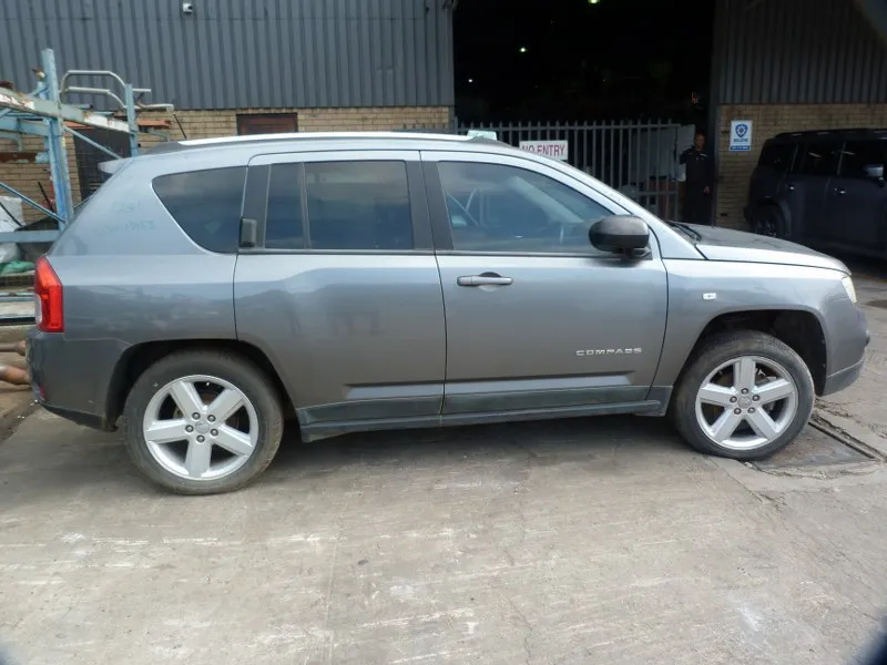 2011 Jeep Compass  view 4