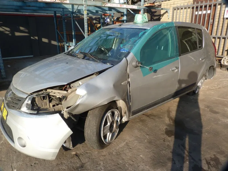 2012 Renault Sandero view 3