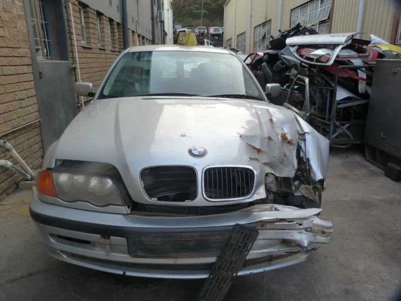 2000 BMW 3 Series M43 view 2