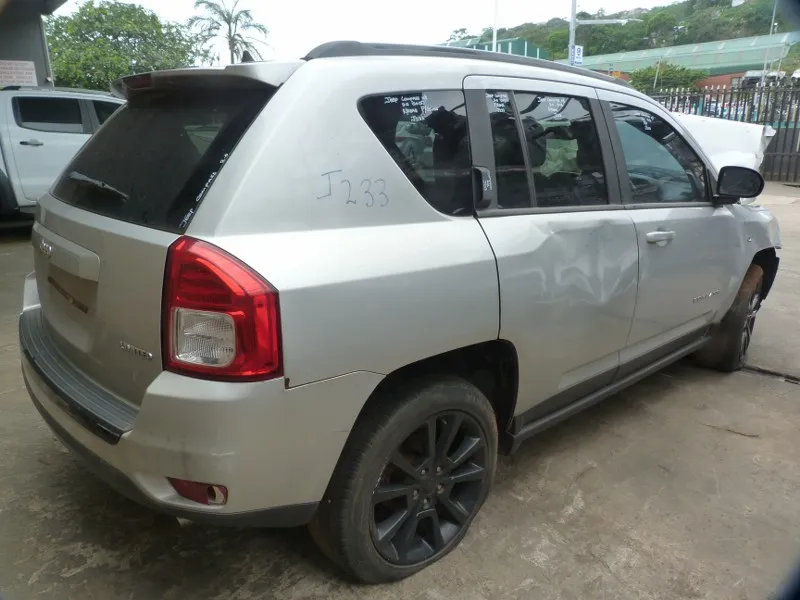 2010 Jeep Compass view 4