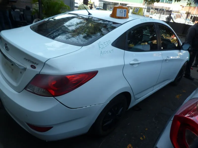 2012 Hyundai Accent G4FC view 4