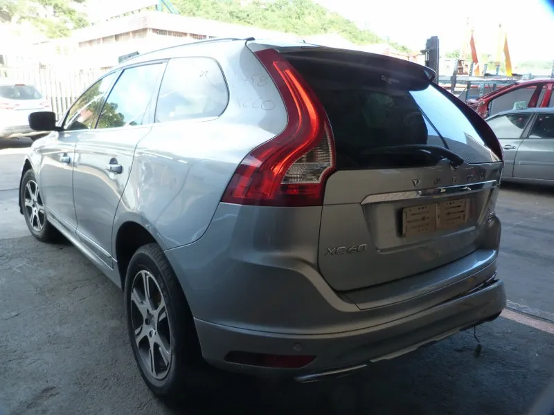 2015 Volvo XC60 D5244T view 8