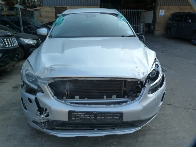 2016 Volvo XC60 D4204T view 2