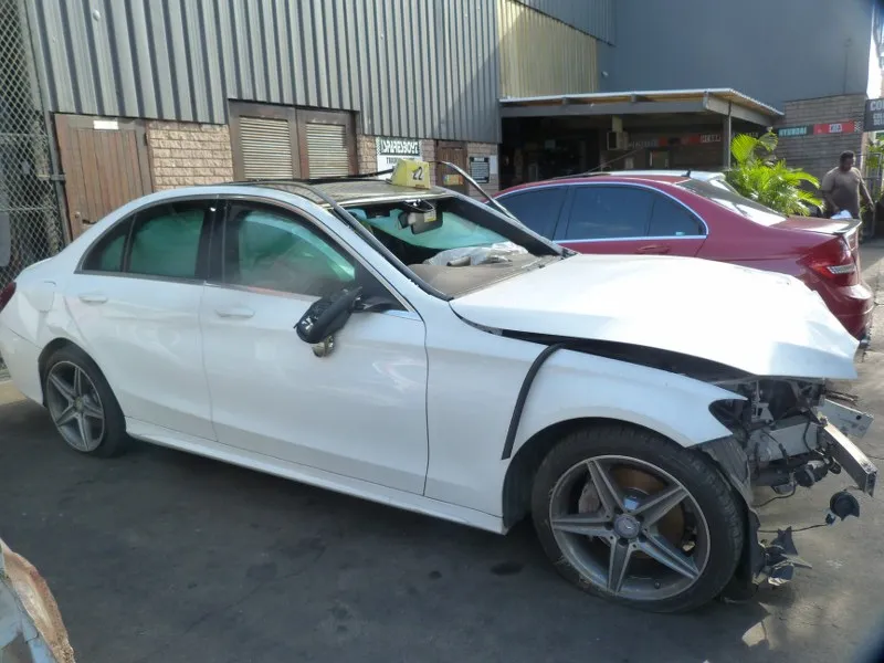 2015 Mercedes-Benz C-Class 274 view 4