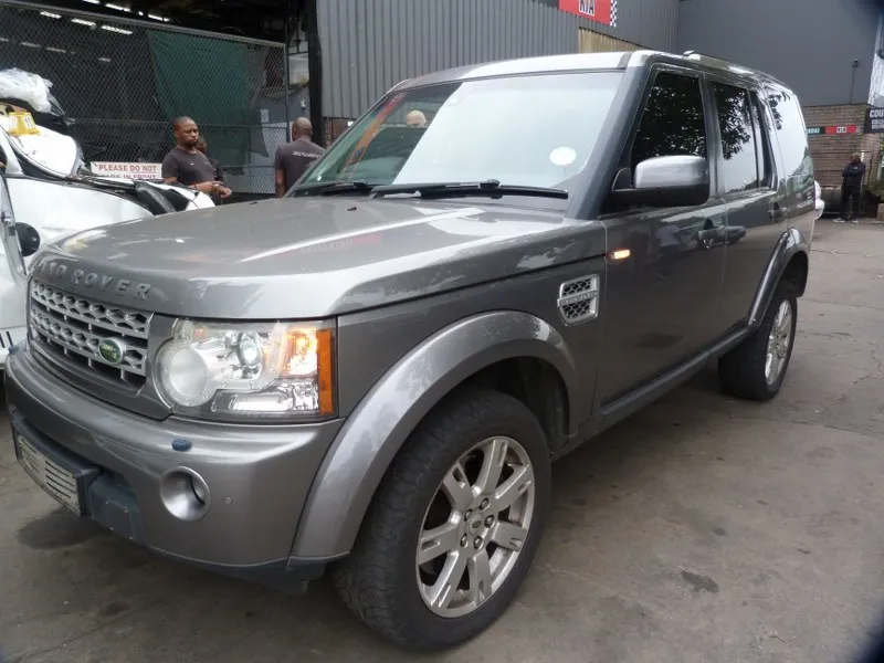 2010 Land Rover Discovery 4  view 4