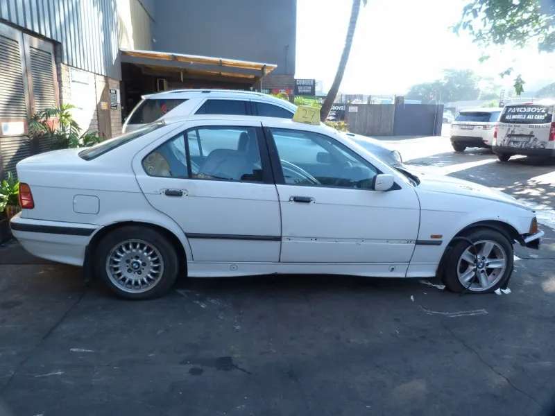 1997 BMW 3 Series M43 view 4