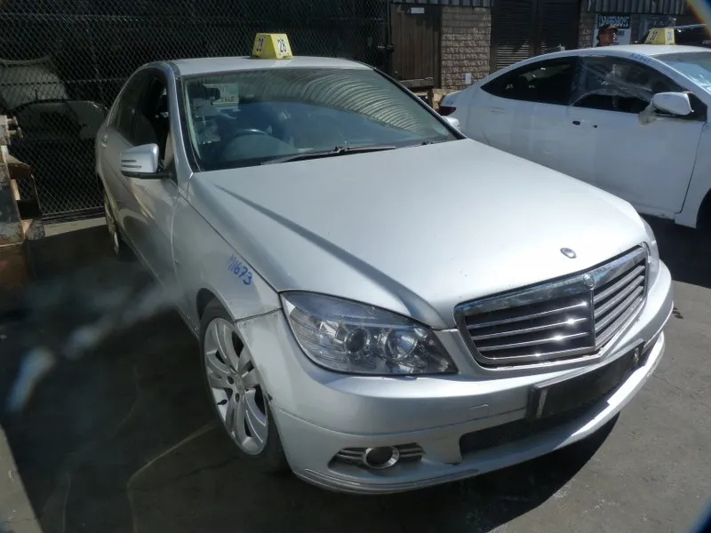 2011 Mercedes-Benz C-Class 2718 view 5