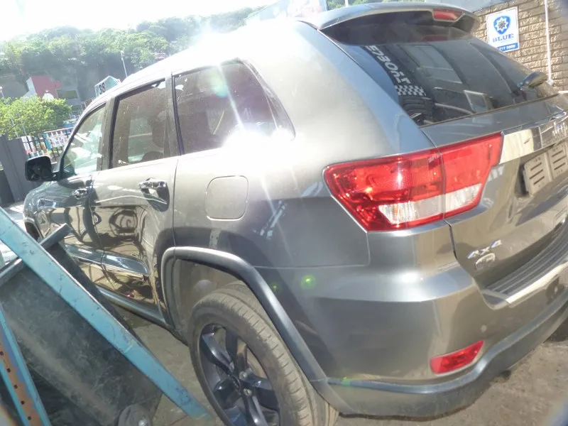 2012 Jeep Grand Cherokee thumbnail 10