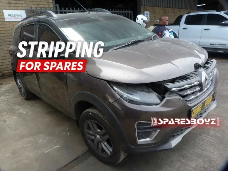 2022 Renault Triber view 3