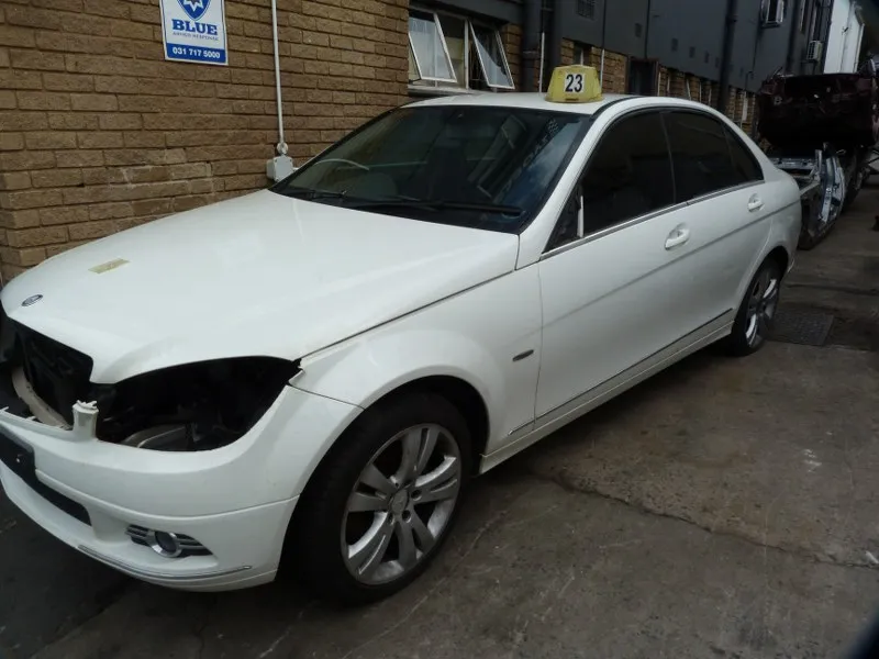 2008 Mercedes-Benz C-Class 271 view 4