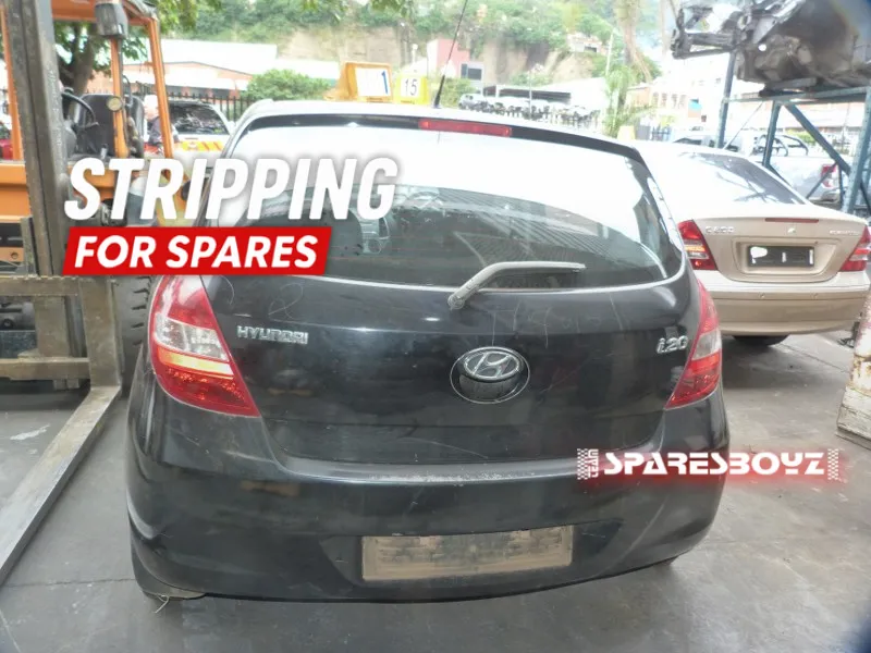 2010 Hyundai i20 G4FA view 4