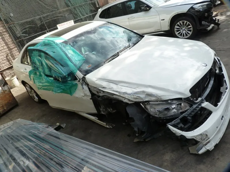 2010 Mercedes-Benz C-Class 271 view 5