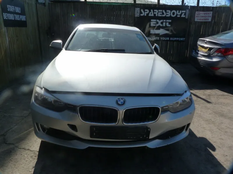 2012 BMW 3 Series thumbnail 9