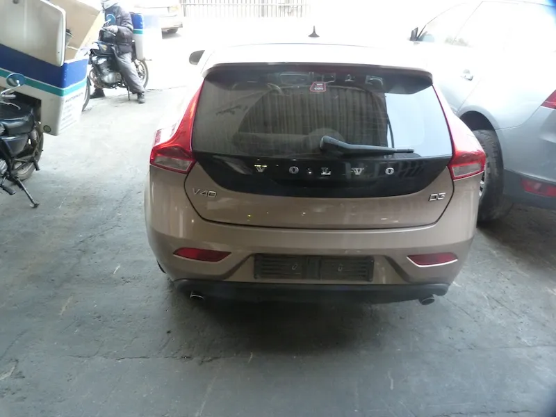 2014 Volvo V40 D5204T6 view 5