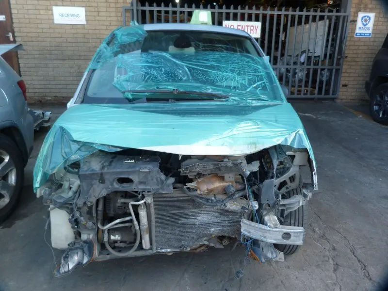2006 Renault Modus K4M view 2