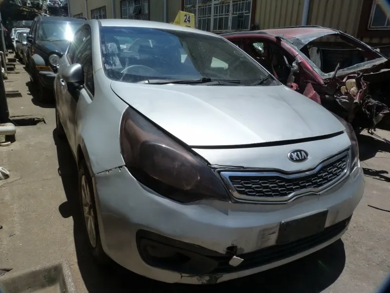 2014 Kia Rio G4FA view 4