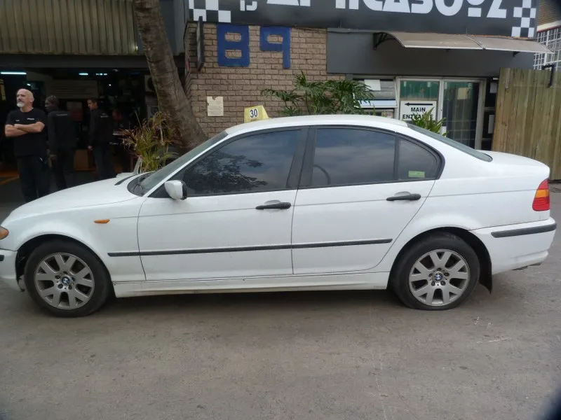 2002 BMW 3 Series view 4