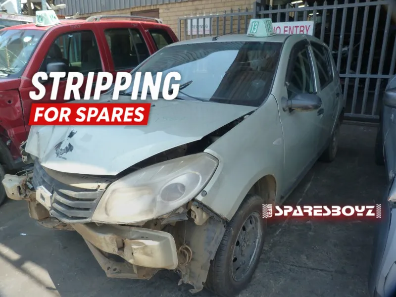 2010 Renault Sandero K7M view 3