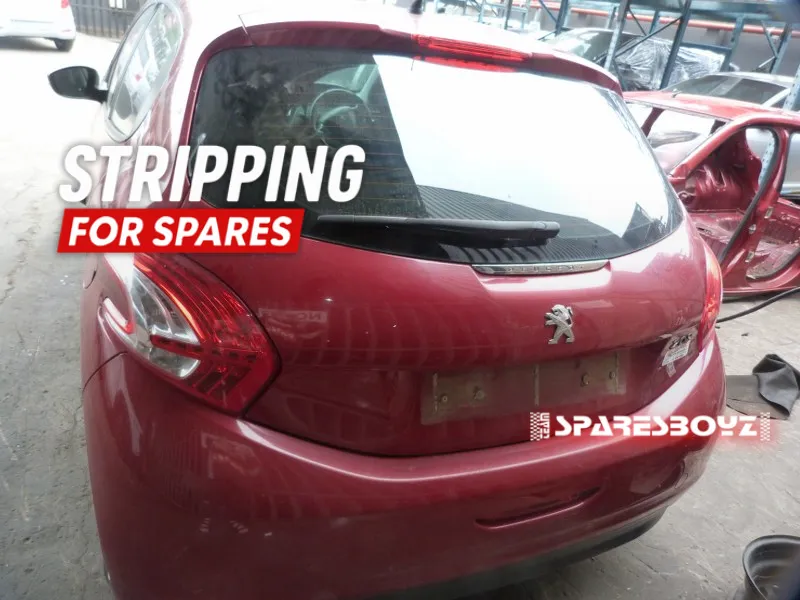 2014 Peugeot 208 10B2 view 5