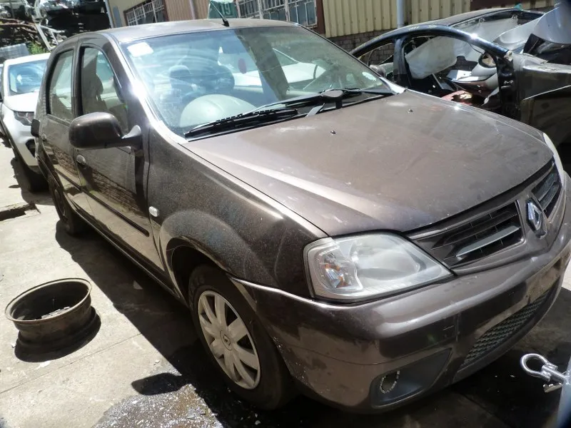 2010 Renault Logan K7M view 3