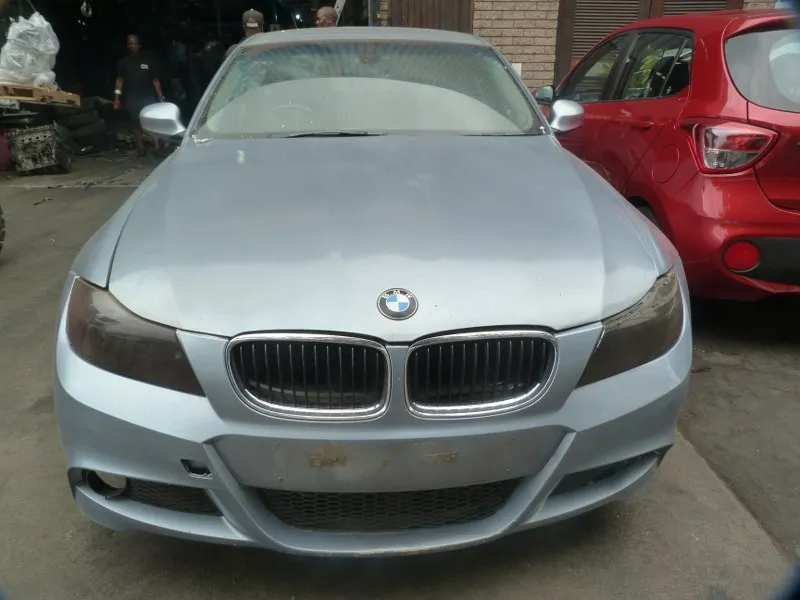 2011 BMW 3 Series N46 view 2