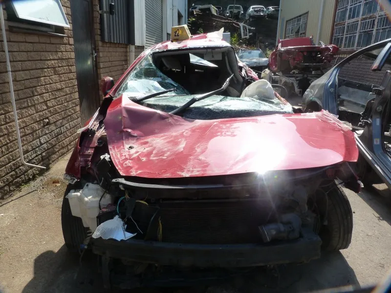 2016 Hyundai i30 G4FG view 2