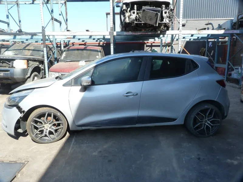 2015 Renault Clio view 4