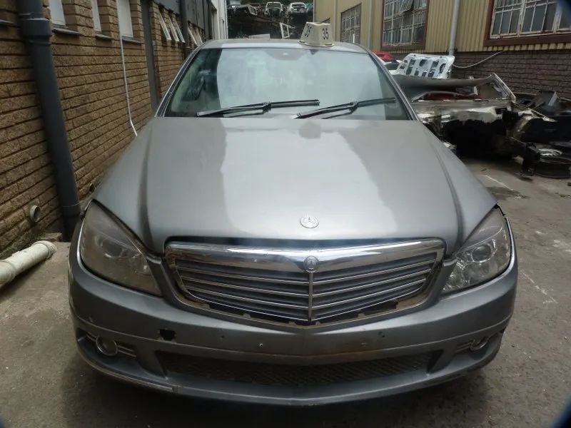 2009 Mercedes-Benz C-Class 271 view 2