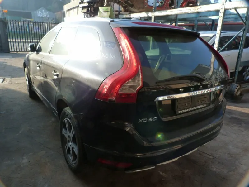2015 Volvo XC60 D5244T view 6