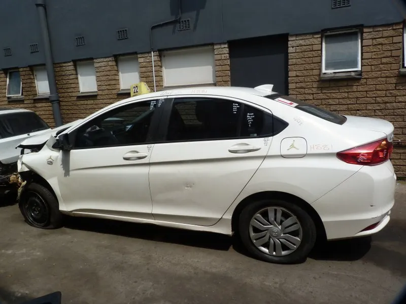 2015 Honda Ballade L15Z1 view 5