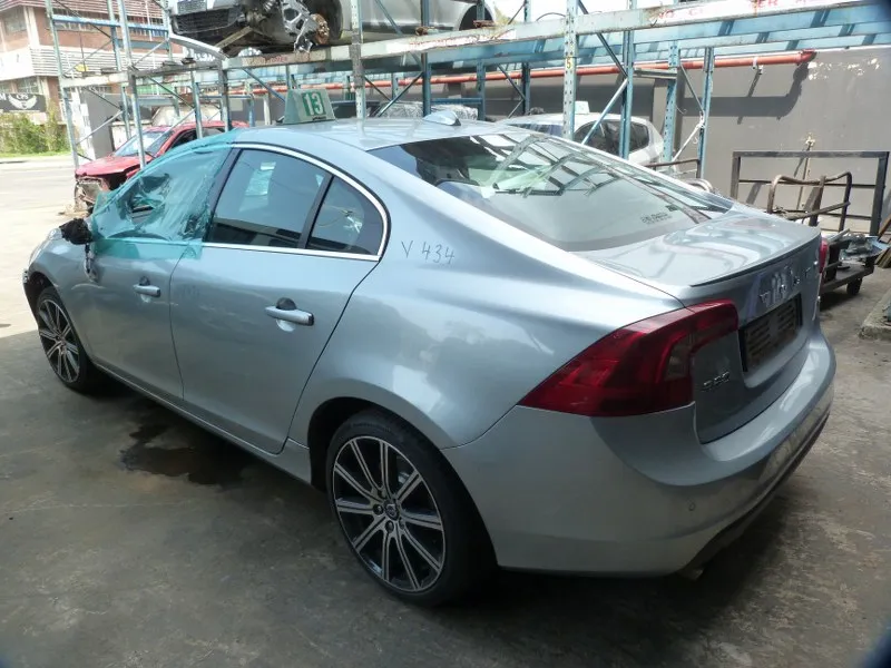 2011 Volvo S60 view 2