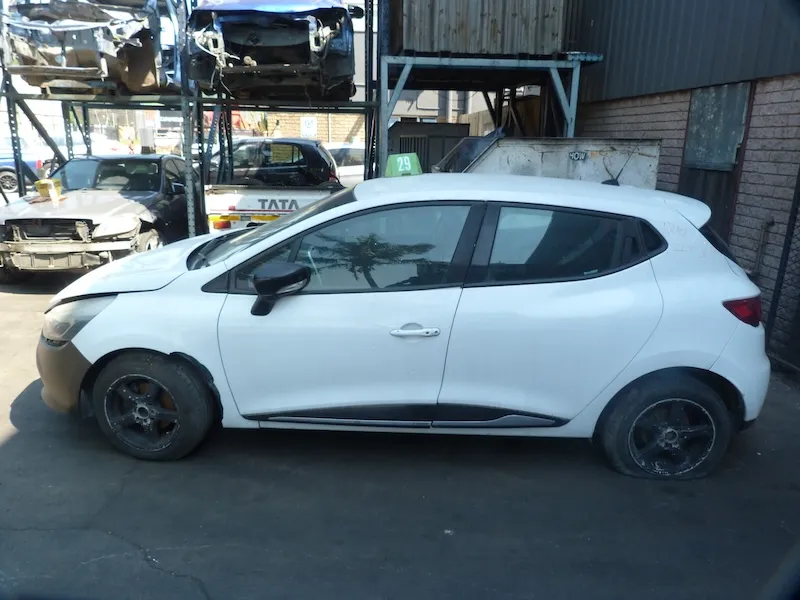 2014 Renault Clio  view 5
