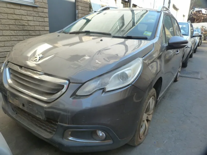 2015 Peugeot 2008 10FH view 3