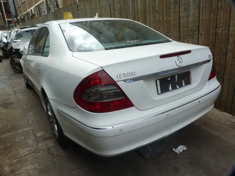2007 Mercedes-Benz E-Class 642 view 6