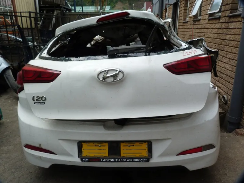 2015 Hyundai i20 G4LA view 5
