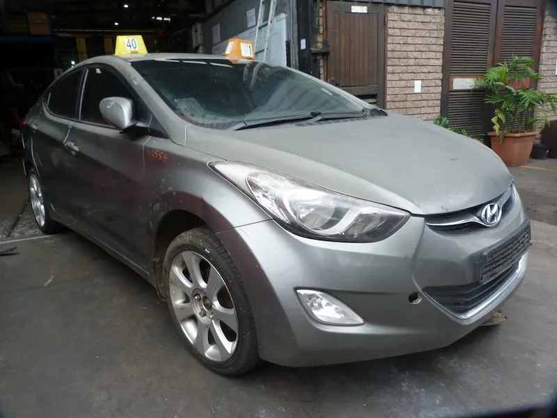 2011 Hyundai Elantra  view 2