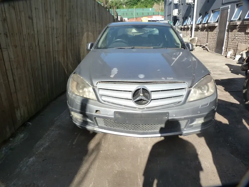 2011 Mercedes-Benz C-Class W204 view 2