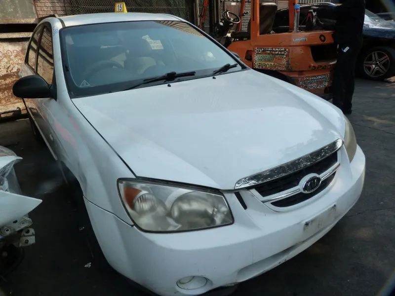 2006 Kia Cerato G4ED view 3