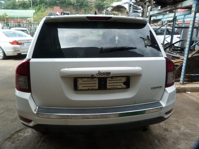 2014 Jeep Compass  view 6