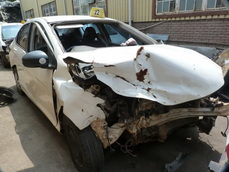 2015 Honda Ballade L15Z1 view 4