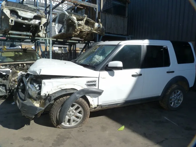 2013 Land Rover Discovery 4  view 4