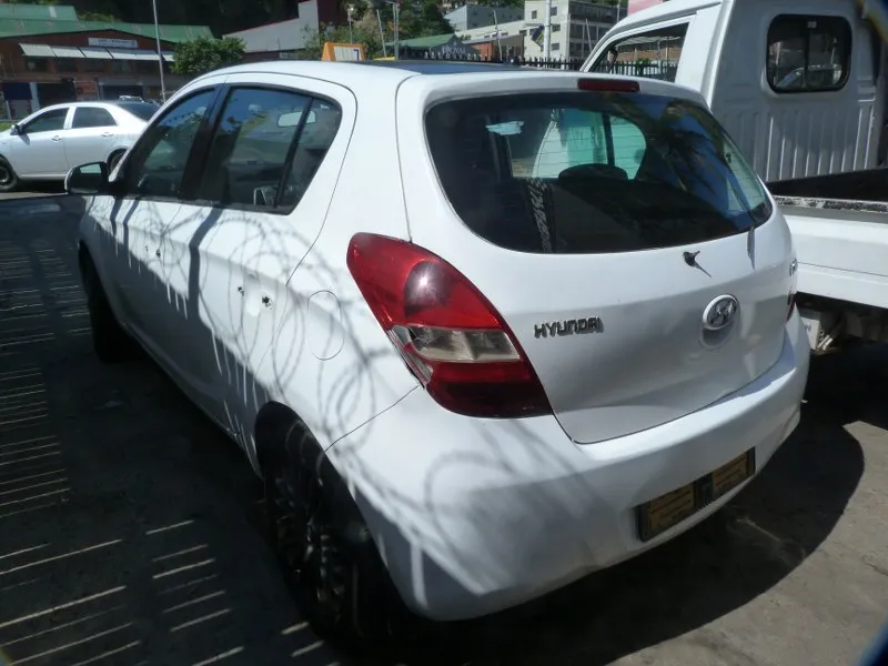 2010 Hyundai i20 G4FA view 6