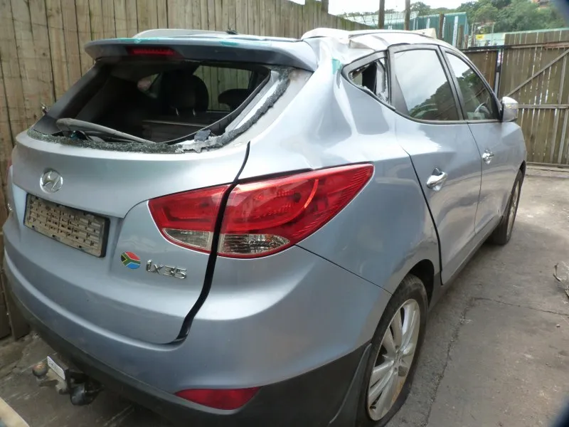 2011 Hyundai ix35 G4KD view 5