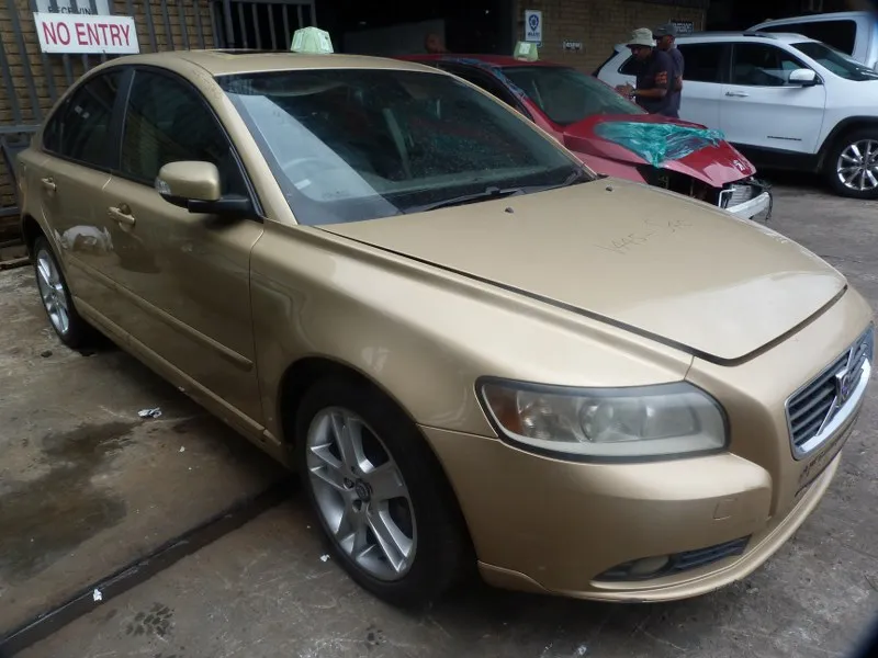 2007 Volvo S40 D5244T8 view 3