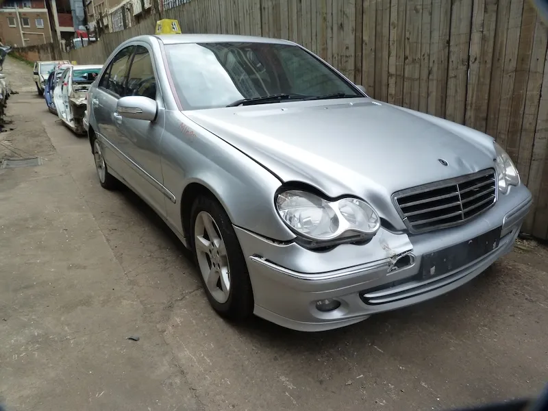 2006 Mercedes-Benz C-Class  view 3